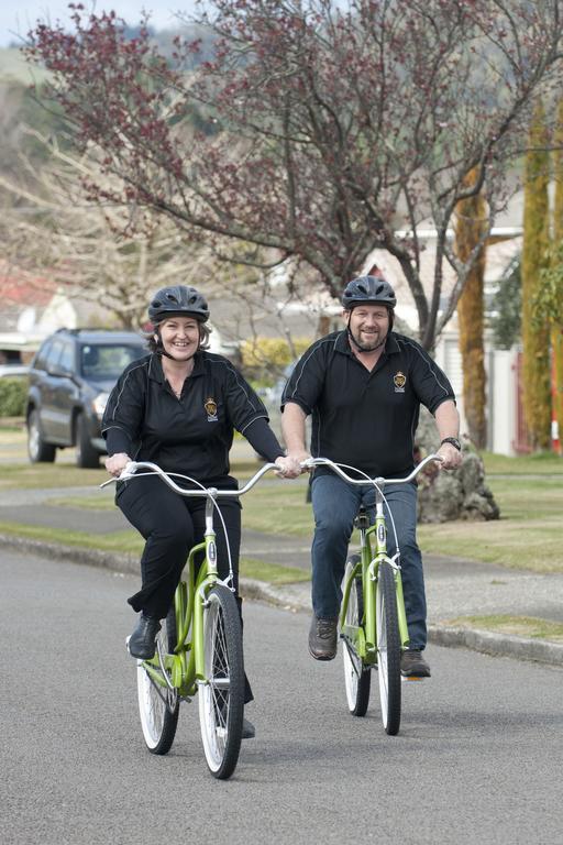 Sport Of Kings Motel Rotorua Bagian luar foto
