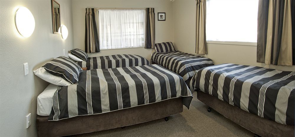 Sport Of Kings Motel Rotorua Bagian luar foto