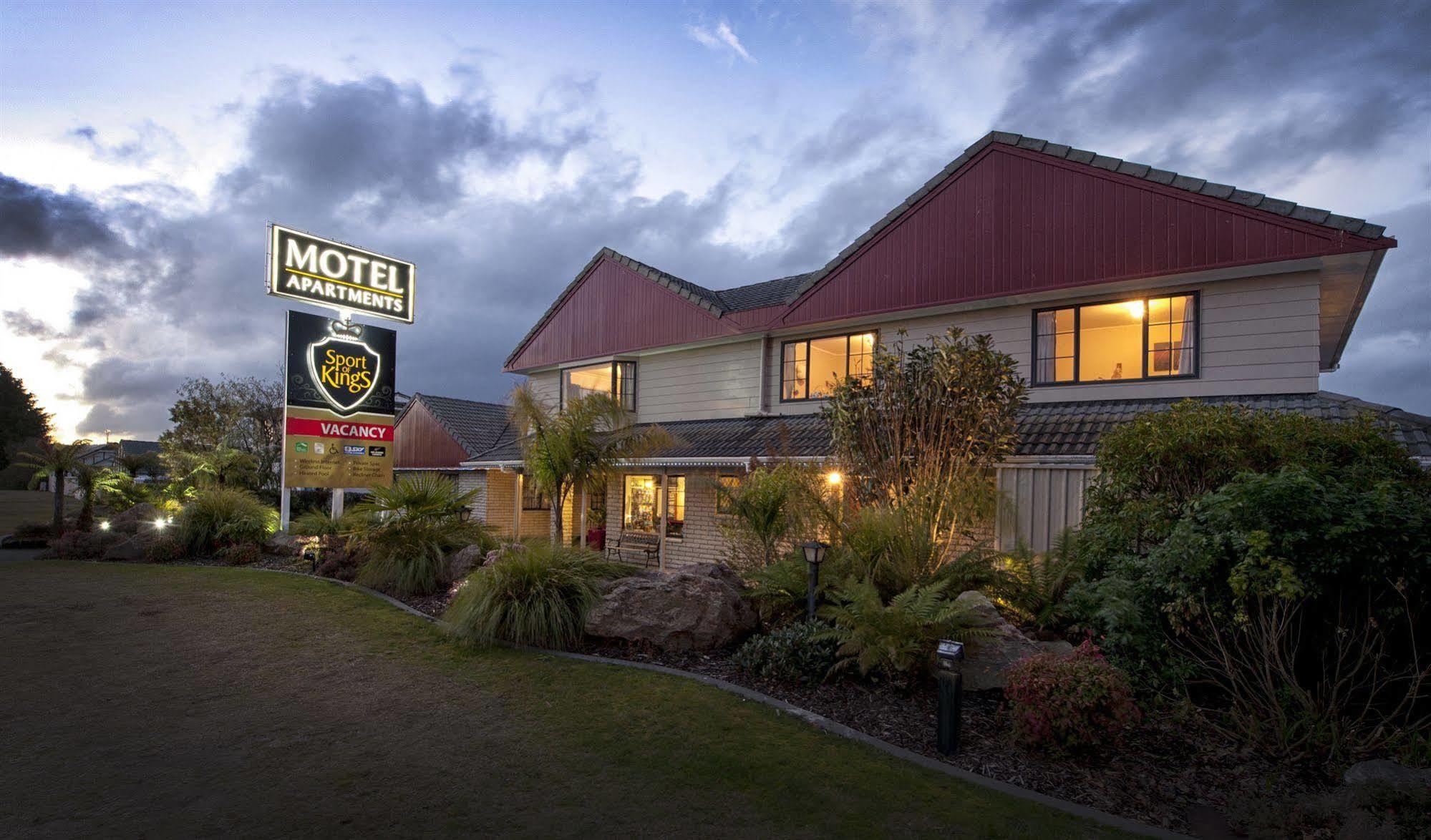Sport Of Kings Motel Rotorua Bagian luar foto