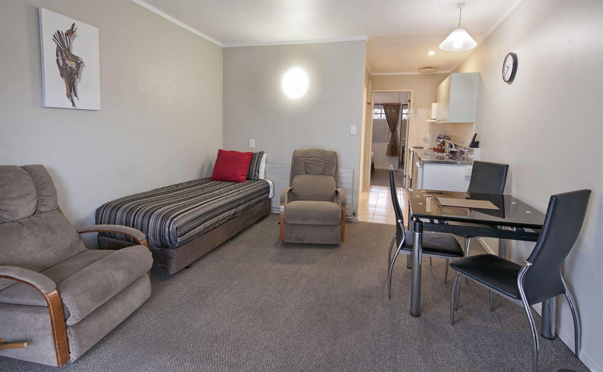 Sport Of Kings Motel Rotorua Bagian luar foto