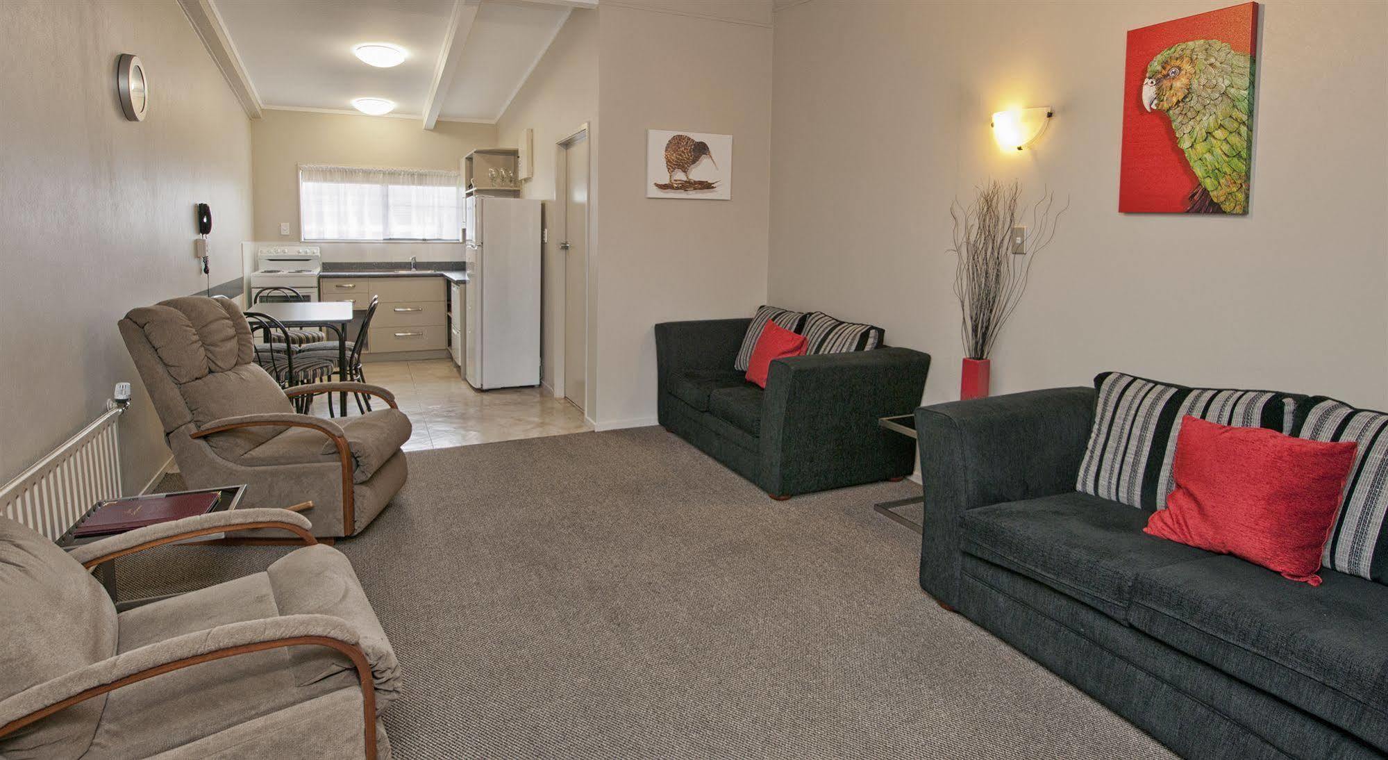Sport Of Kings Motel Rotorua Bagian luar foto