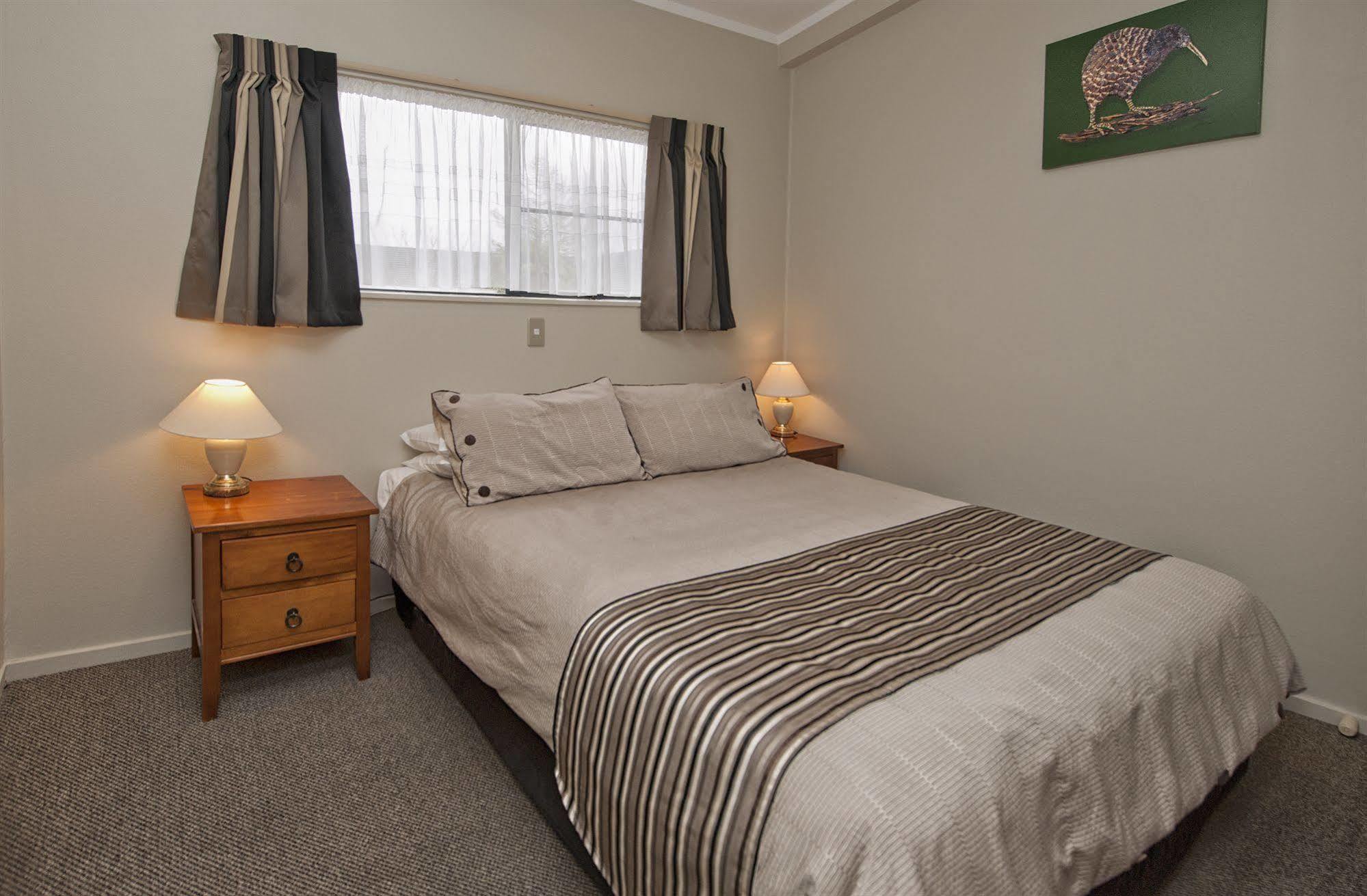 Sport Of Kings Motel Rotorua Bagian luar foto