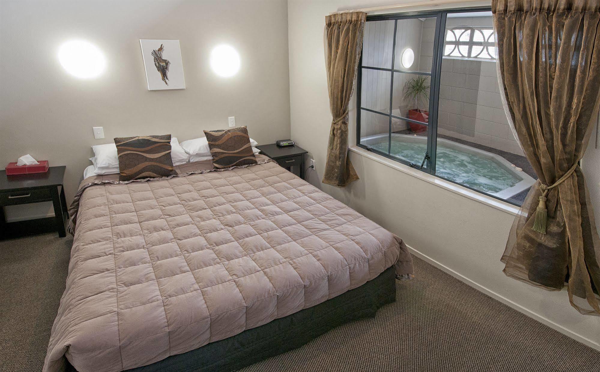 Sport Of Kings Motel Rotorua Bagian luar foto