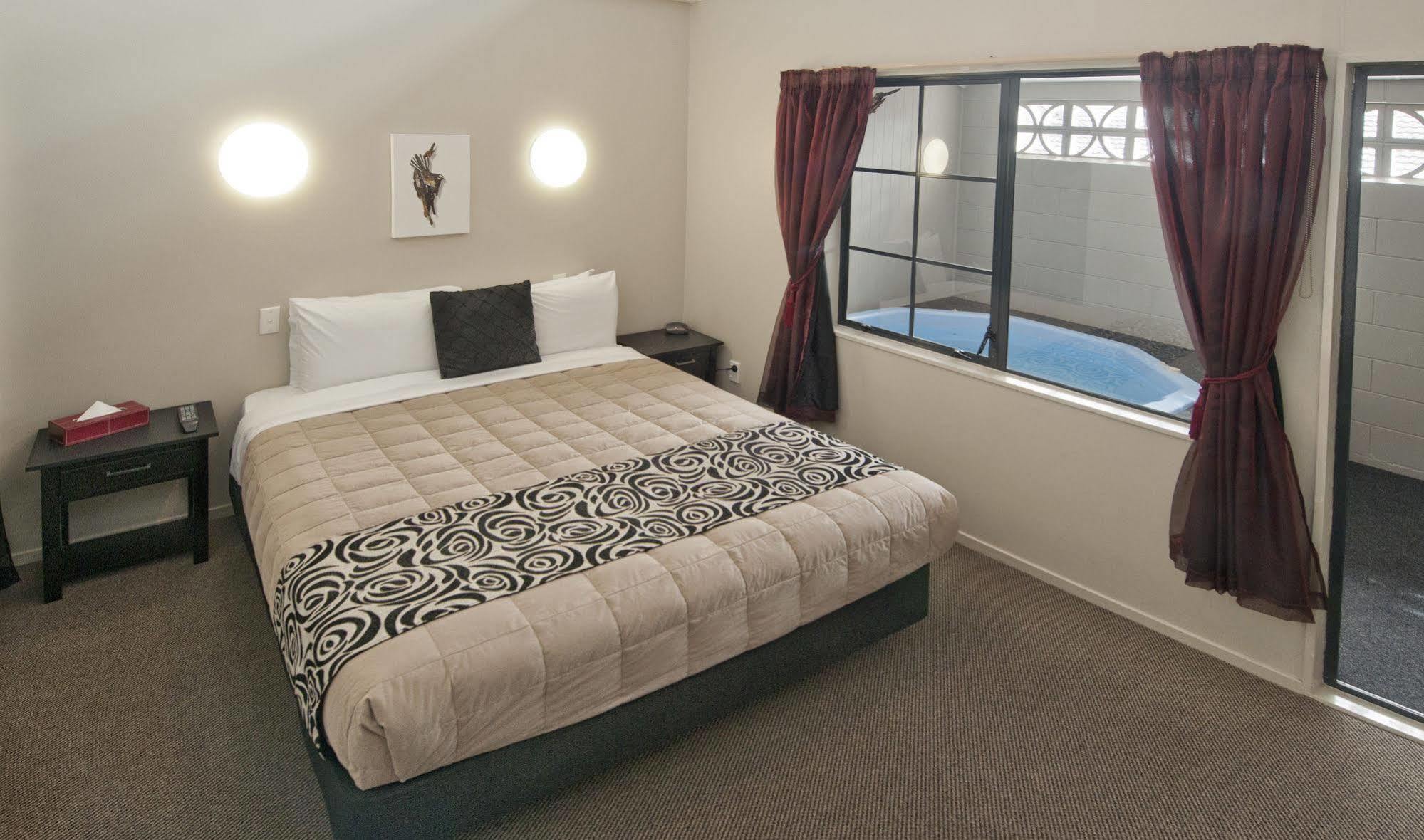 Sport Of Kings Motel Rotorua Bagian luar foto